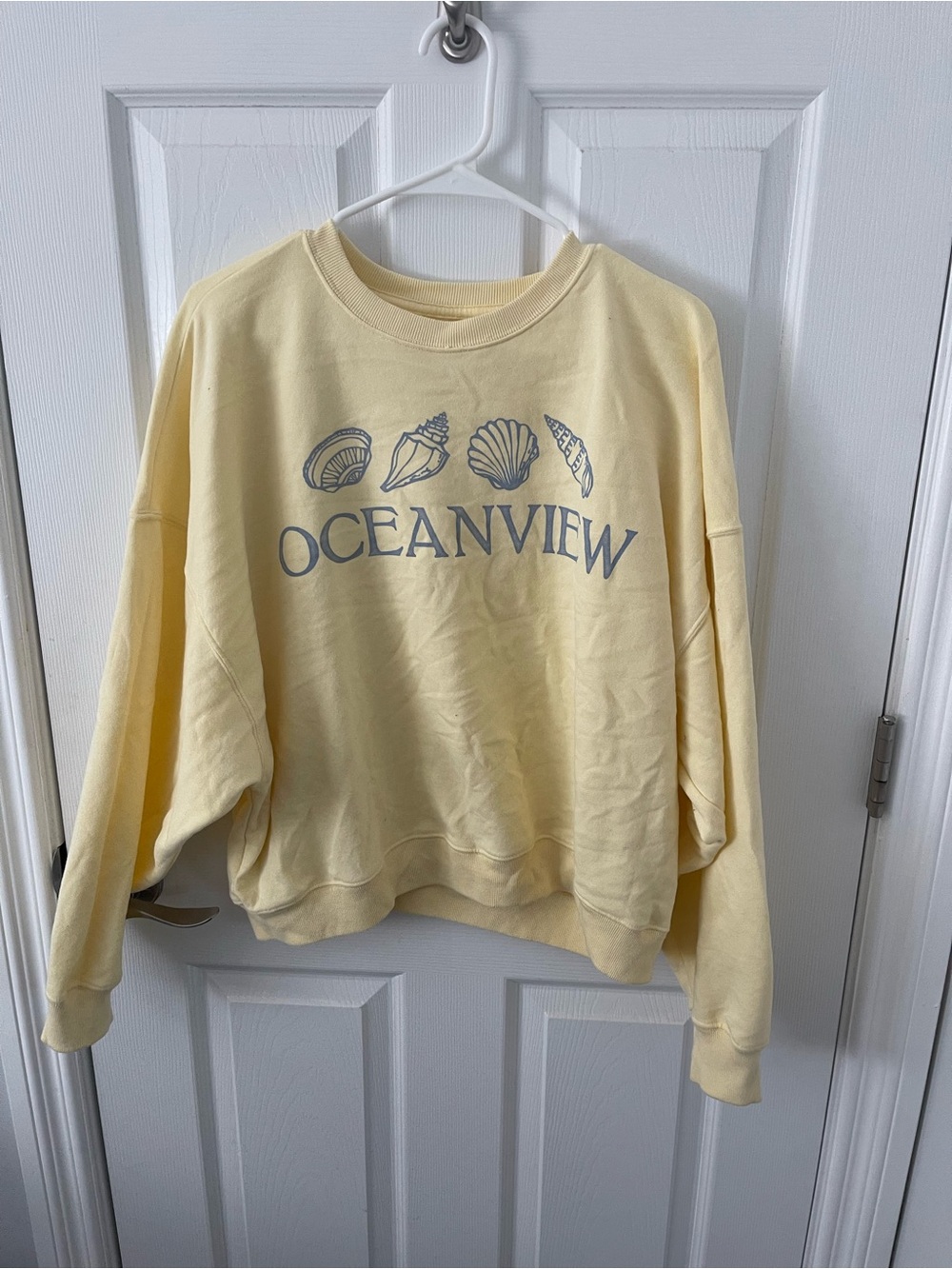Hollister Coastal Seashell Yellow Graphic Pullover Sweatshirt Large NWOT